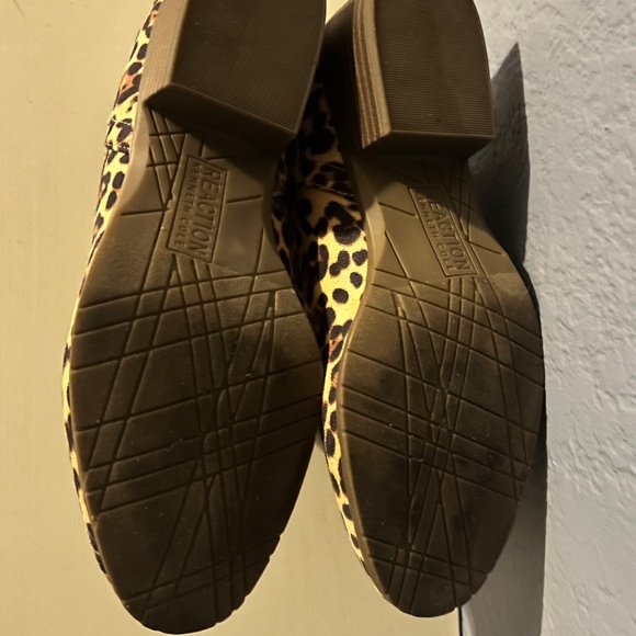 Kenneth Cole REACTION Women's Size 7M Side Way Low Heel Ankle Bootie Leopard - Picture 7 of 8